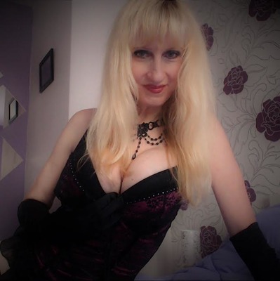 Berlin;Juliana Bach;Sinnliche Massage;Erotische Massage;Tantramassage;Wellness-Massage;Body-to-Body-Massage
