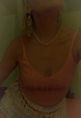 Wien;Elly;Klassische Massage;Sinnliche Massage;Erotische Massage;Tantramassage;Wellness-Massage;l-Massage;Body-to-Body-Massage;Prostatamassage